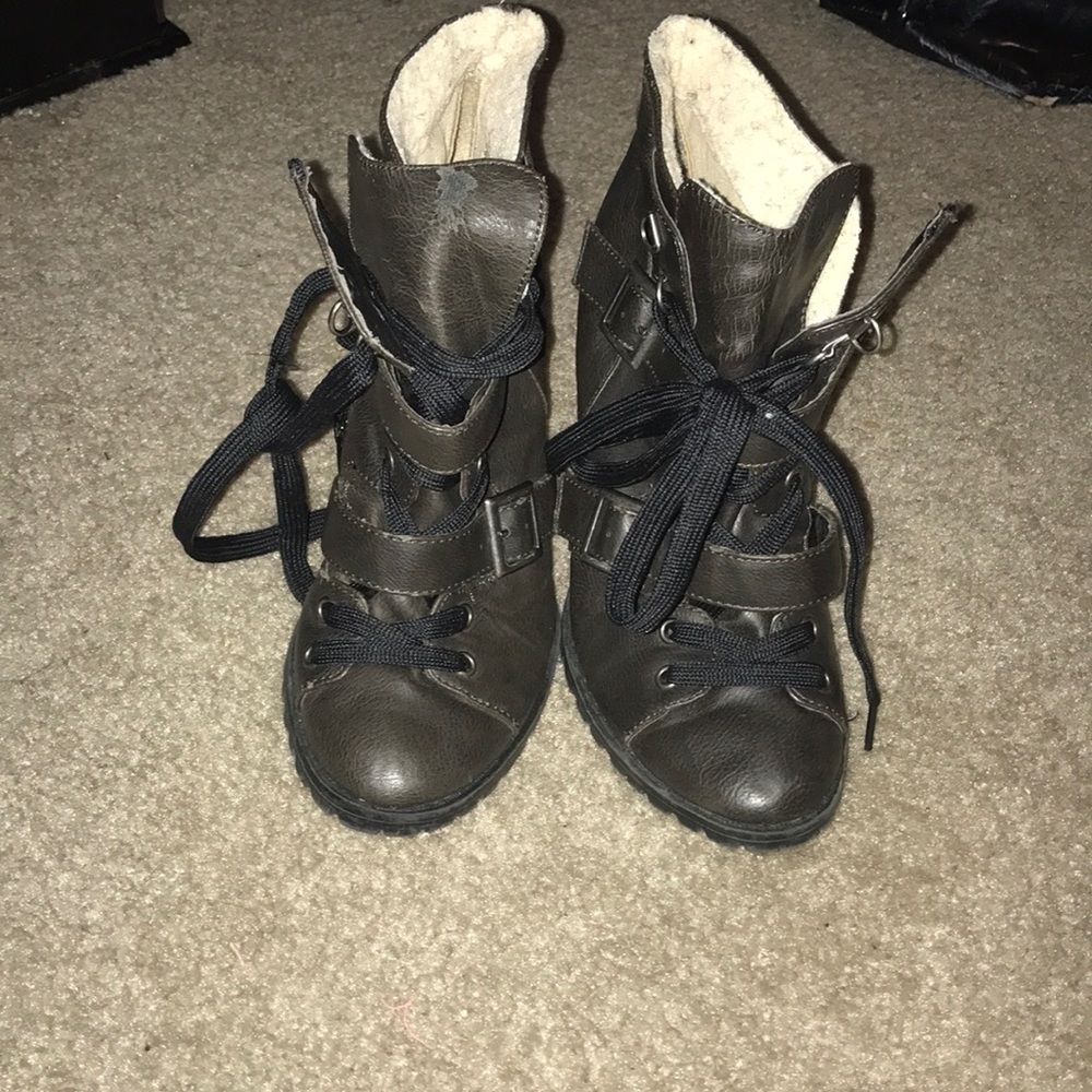 Wedge boots